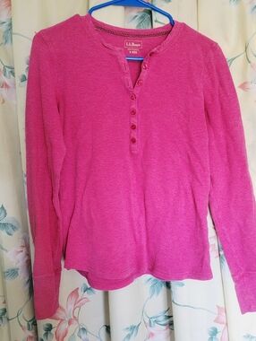 LLBean women's long sleeved pink shirt with buttons - size S reg